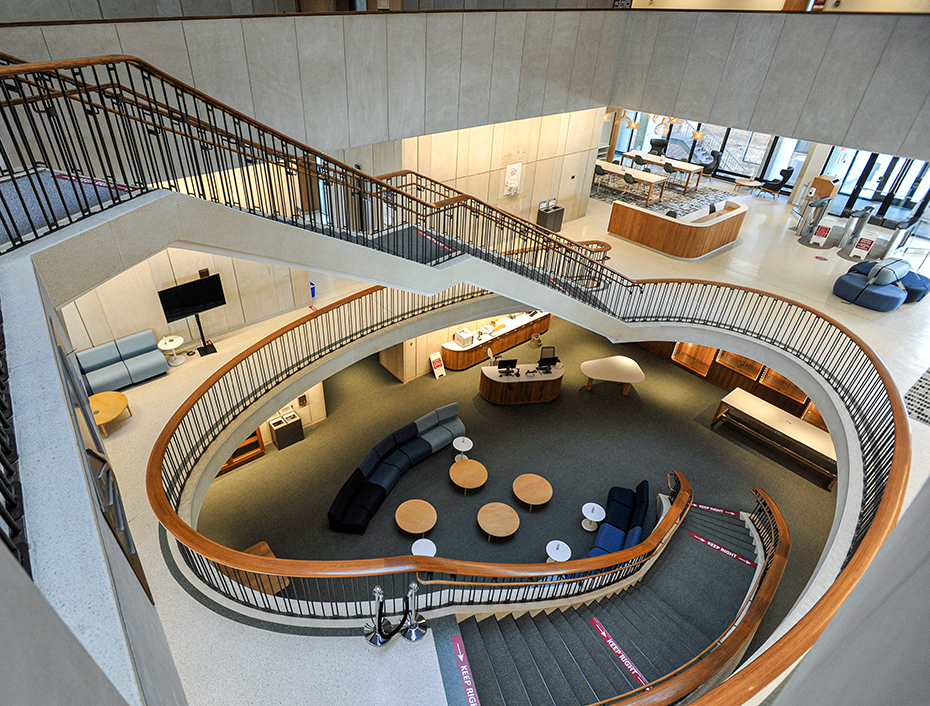 interior of Countway library with a bird's eye view of L1 and floor 1